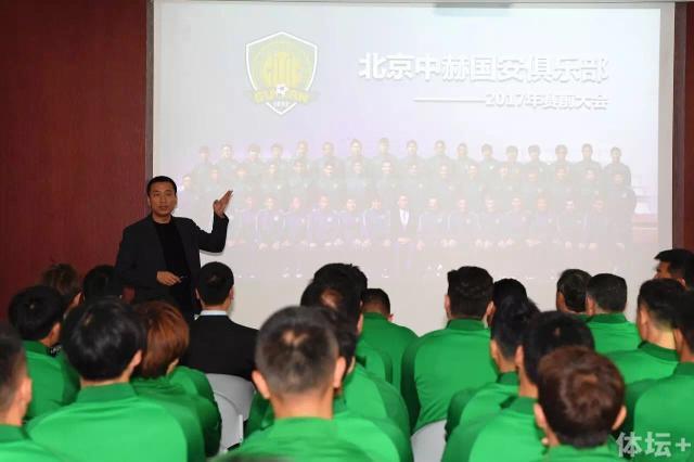 先是最近热议的综艺《青春的花路》在发布会上官宣雅迪为行业赞助商
